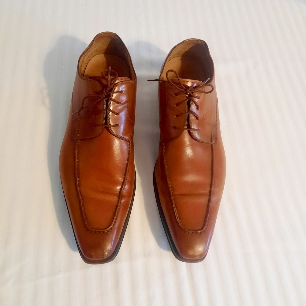 Magnanni Brown Leather Oxford Shoes with Sleek Design